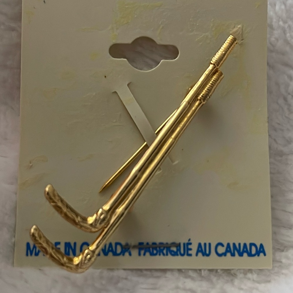 NOS Gold Canadian Hockey Sticks Brooch